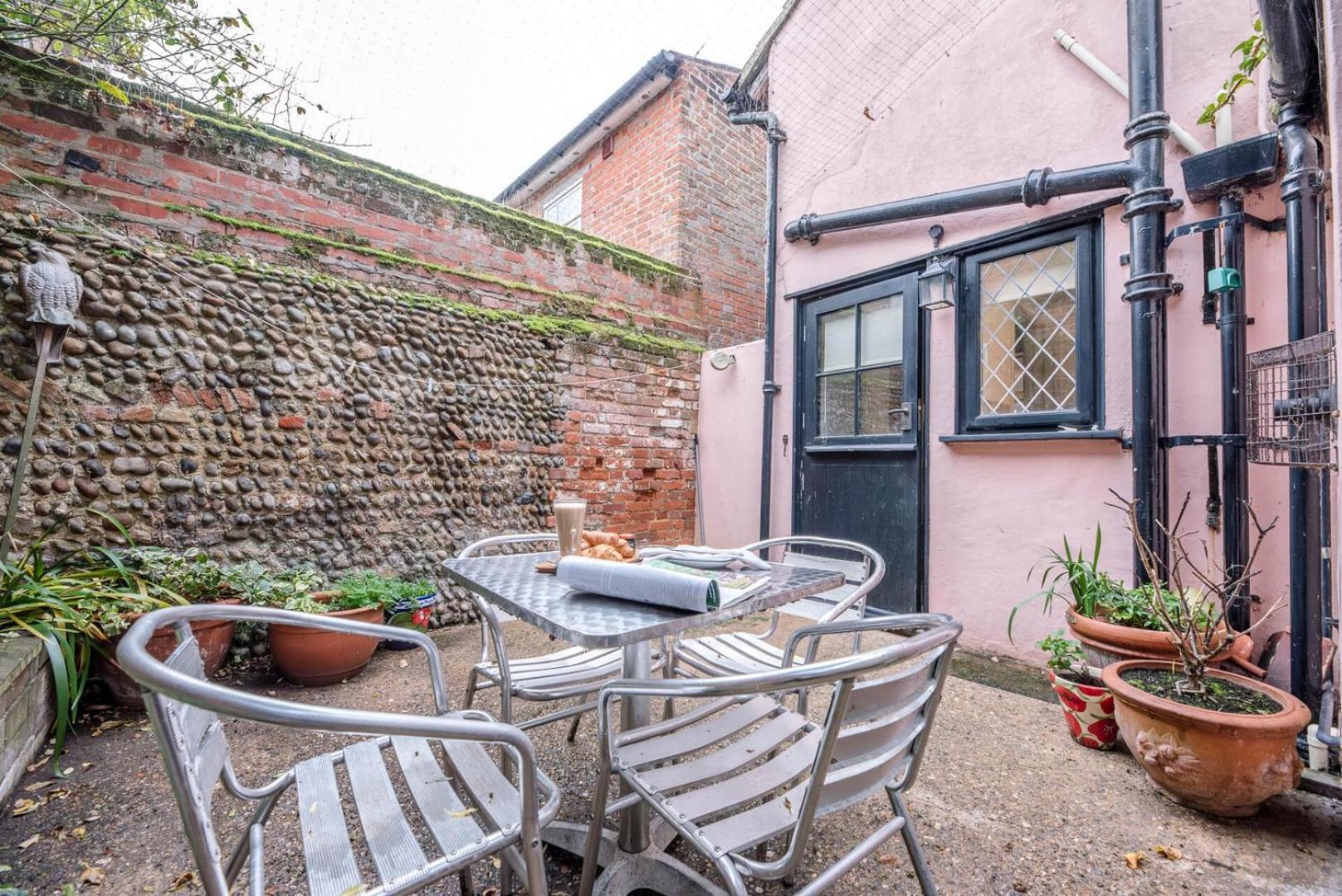 Ann Page Cottage, Aldeburgh Exterior photo